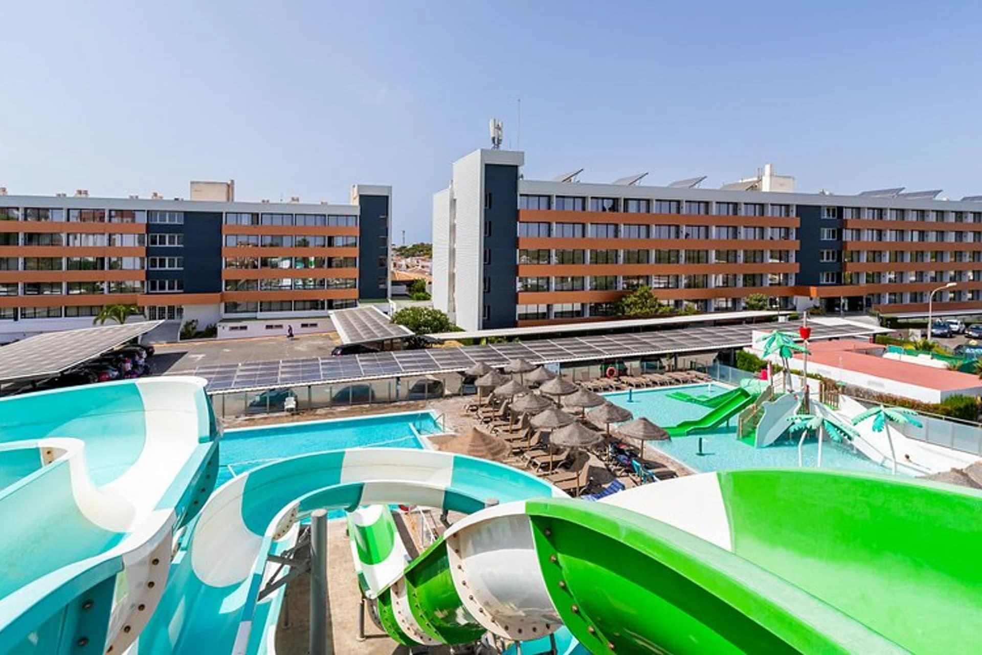 Ohtels Carabela — Pensión completa en Matalascañas el finde de Halloween - foto 1