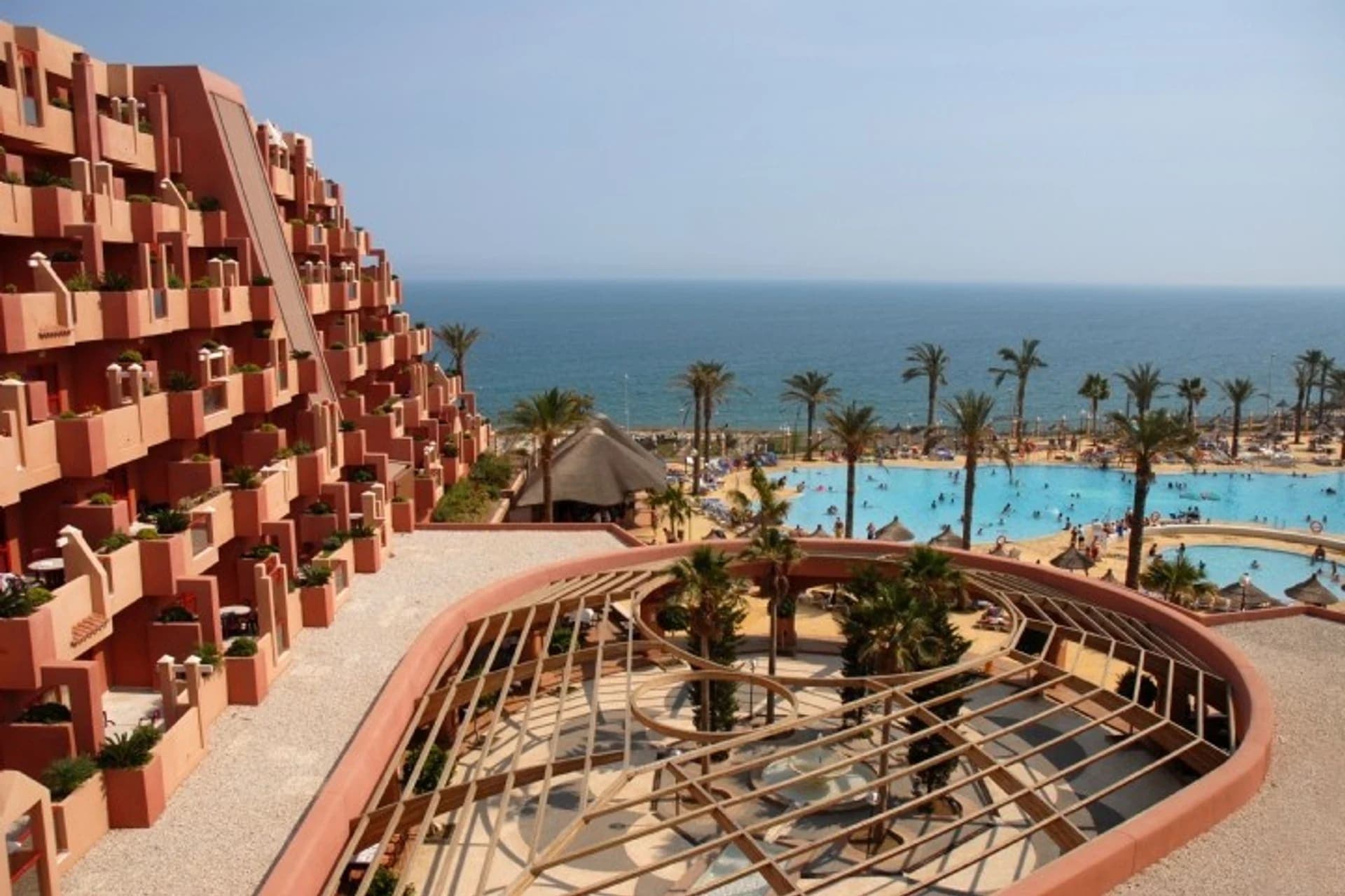 Holiday World — Todo incluido en Benalmádena el puente del Pilar - foto 1