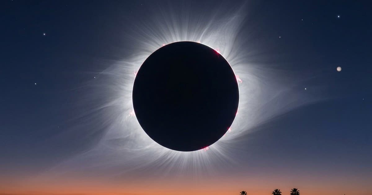 Corona solar durante la totalidad de un eclipse solar