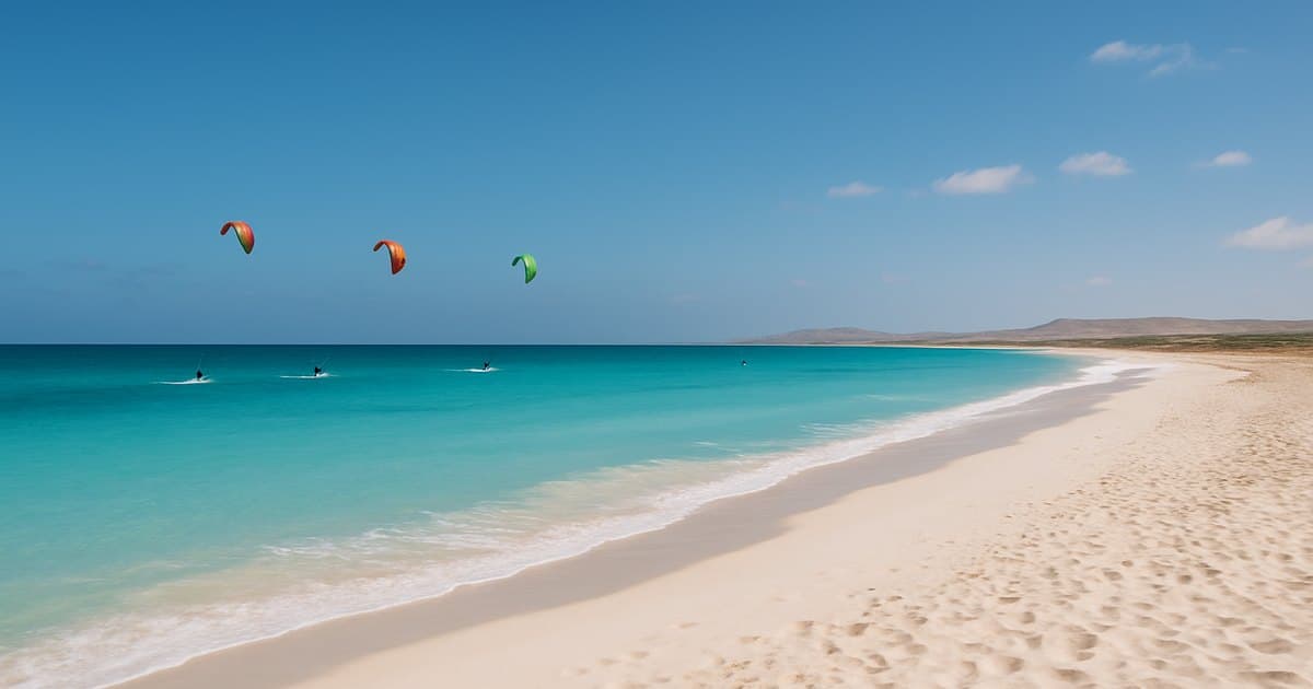 Playa de arena blanca en la isla de Sal, Cabo Verde